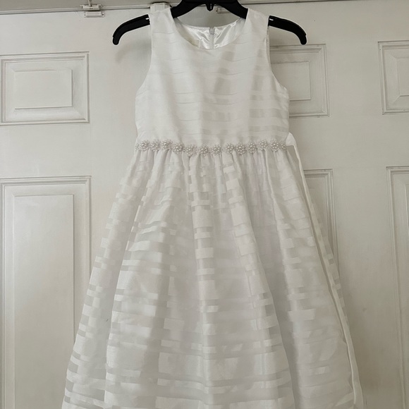 Beautiful white gown!!! - Picture 2 of 5